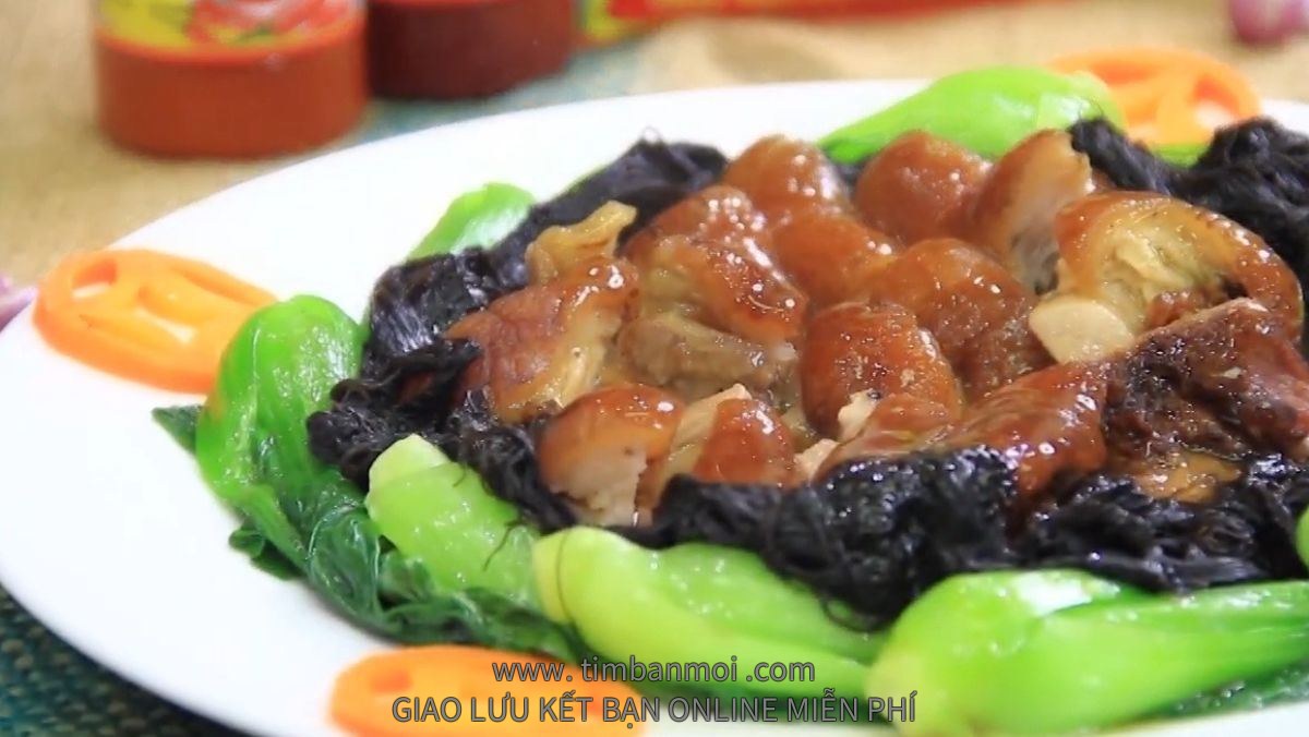Giò heo hầm tóc tiên
