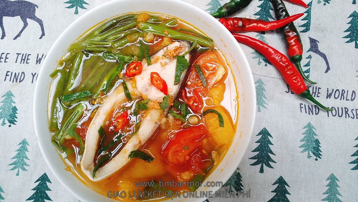 Cá chim trắng nấu canh chua