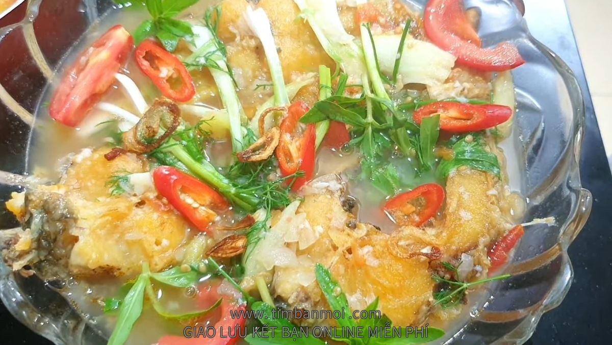 cá chép giòn nấu canh chua