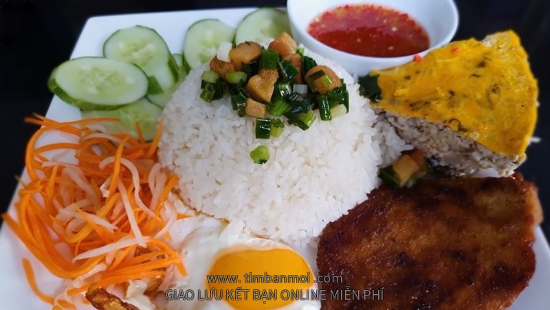 Cơm sườn trứng