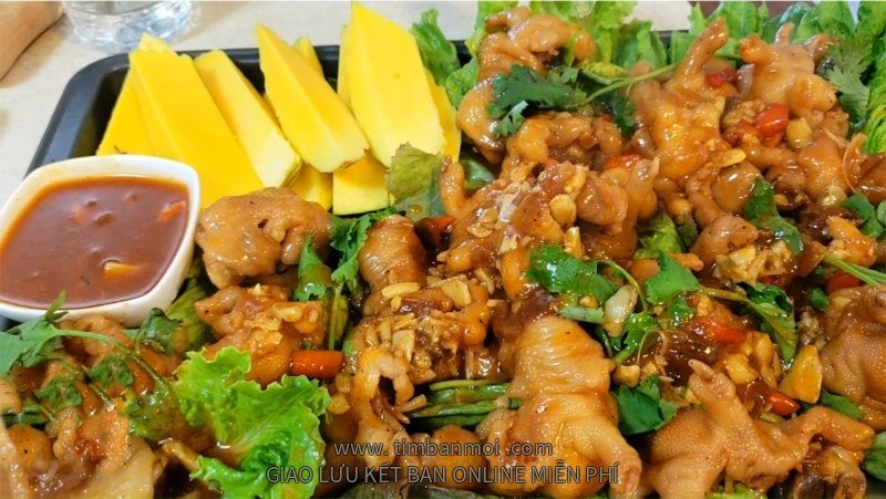 Chân gà rút xương cháy tỏi