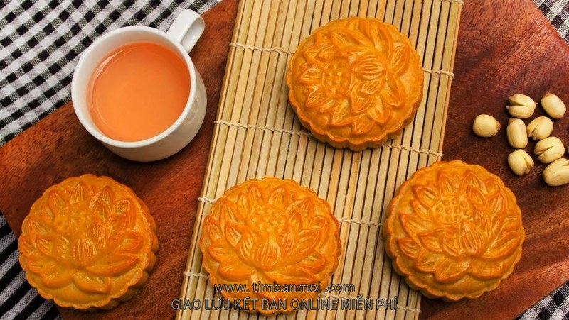 Bánh trung thu nướng nhân hạt sen nhuyễn
