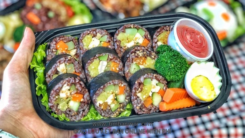 Cơm cuộn gạo lứt