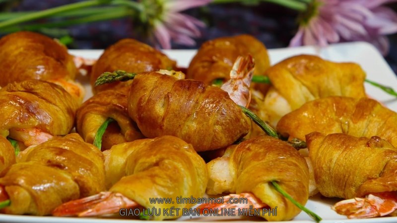 Bánh tôm cuộn sừng trâu bằng nồi chiên không dầu