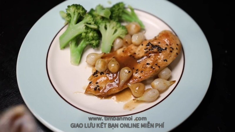 Ức gà áp chảo mật ong