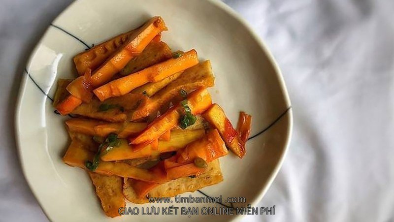 Chả cá kho măng và chả cá kho thơm