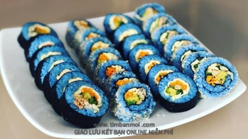 Cơm cuộn hoa đậu biếc