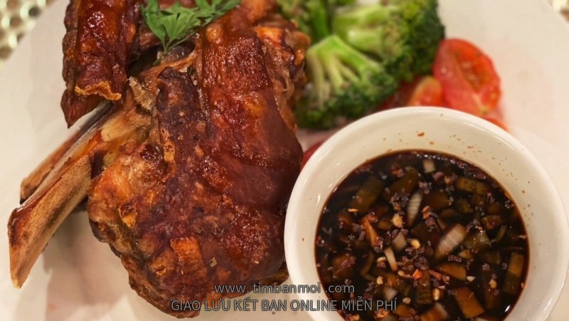 Thịt chân giò nướng bằng nồi chiên không dầu