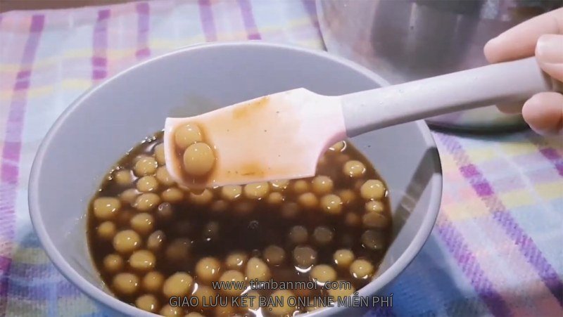 Trân châu đường đen bằng bột gạo, trân châu đen bằng bột gạo