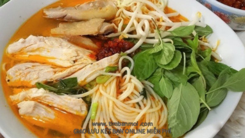 Bún gà sa tế và bún măng gà