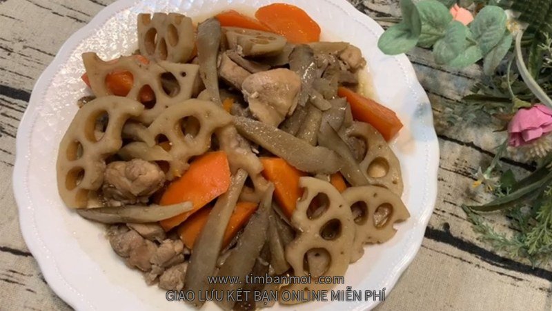 Gà hầm củ sen