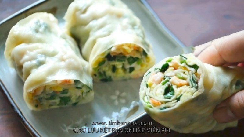 Bánh cuốn nhân tôm