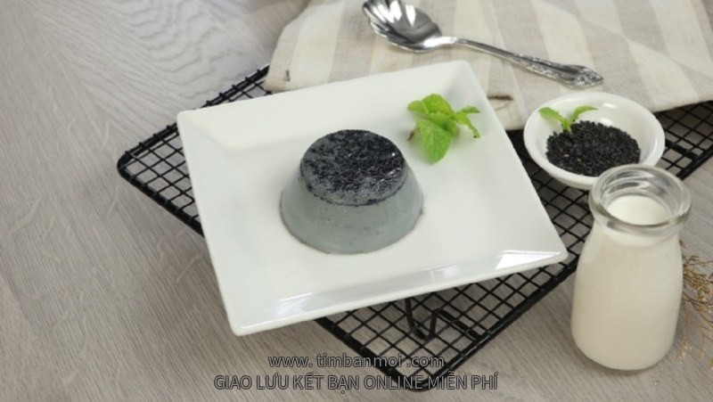 Bánh flan mè đen