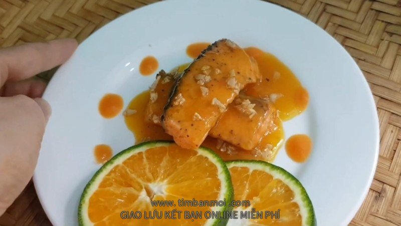 Cá hồi sốt cam cho bé