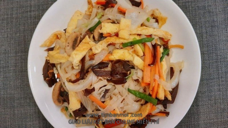 Bún gạo xào thập cẩm