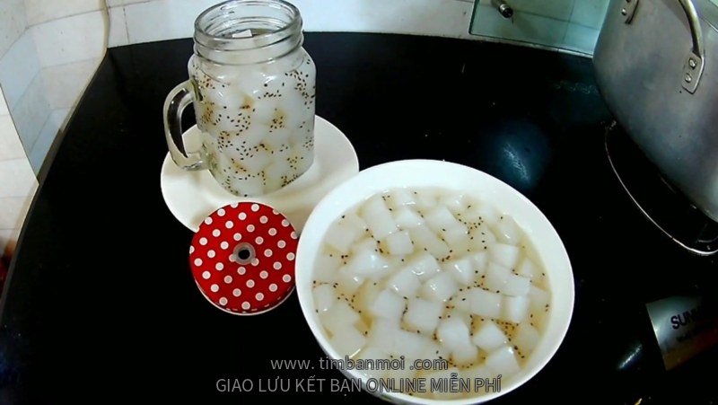 Chè thạch dừa trái cây hạt chia