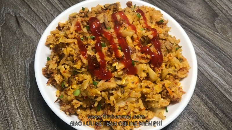 Cơm rang kim chi thịt bò