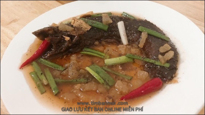 Mắm cá lóc chưng nguyên con