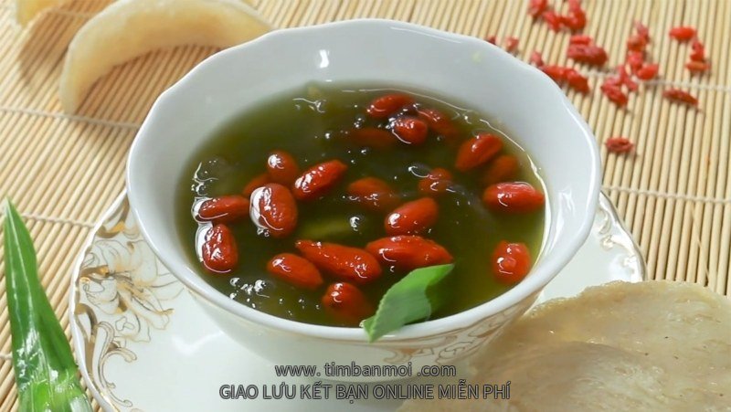 Yến chưng lá dứa