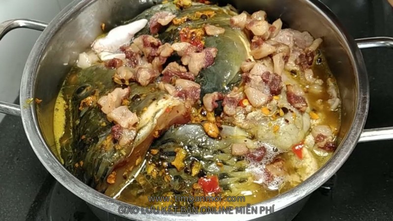 Cá chép kho nghệ