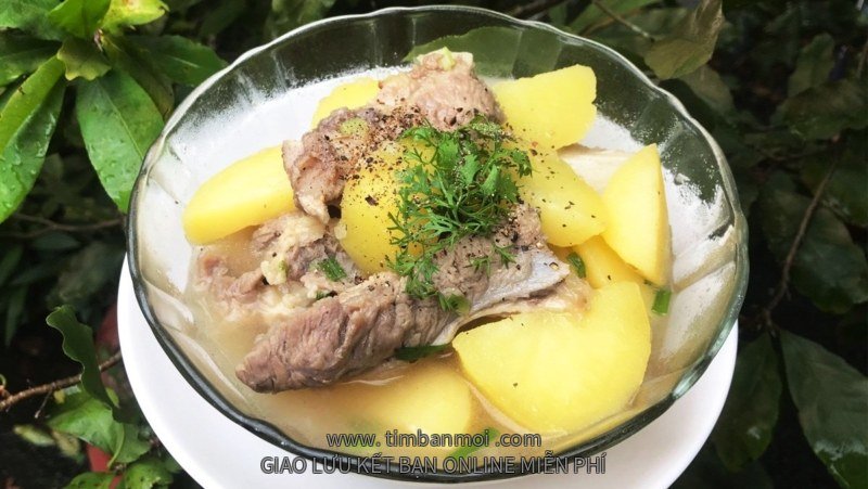 Canh xương khoai tây