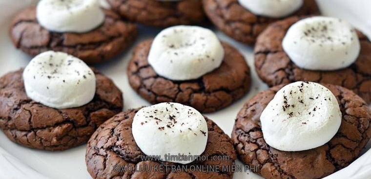 Bánh quy sô cô la với kẹo dẻo marshmallow