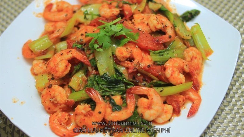 Tôm xào cà chua rau cải