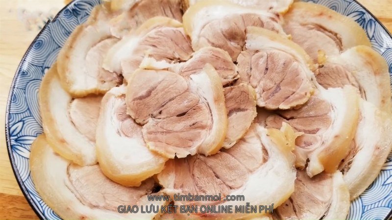 Chân giò ủ muối