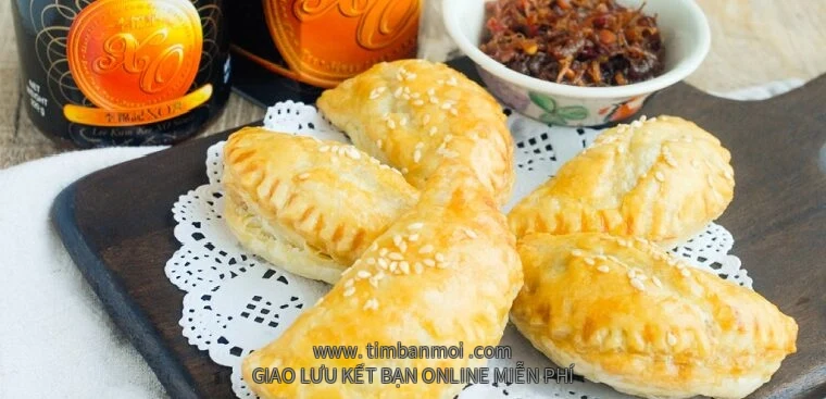Cách làm bánh ngàn lớp nhân gà sốt XO Hồng Kông