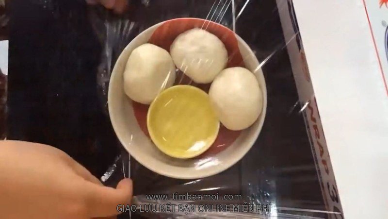 bánh bao hấp bằng lò vi sóng