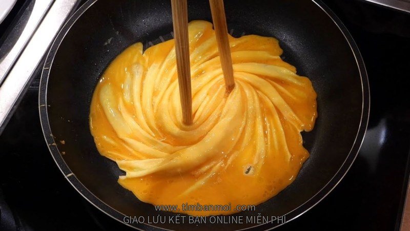 Mẹo làm trứng lốc xoáy