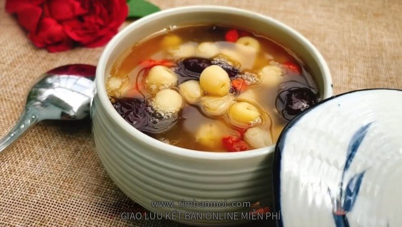 Cách nấu chè hạt sen táo đỏ kỷ tử