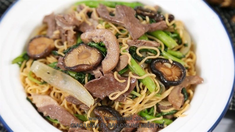 Cách làm mì xào tim cật