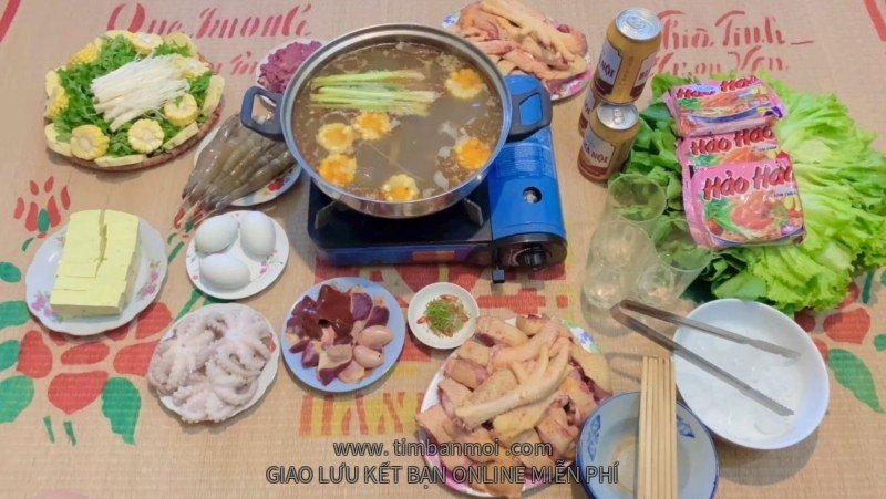 Lẩu gà thập cẩm