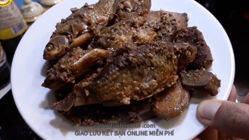 Cá diếc kho tương bần