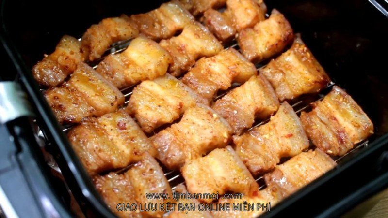 Nướng thịt ba chỉ bằng nồi chiên không dầu