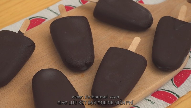 Kem phủ socola vỏ giòn