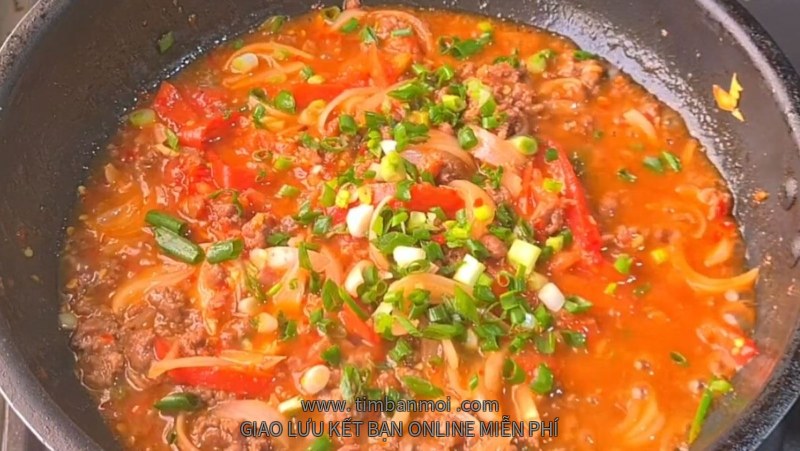 thịt bò băm sốt cà chua