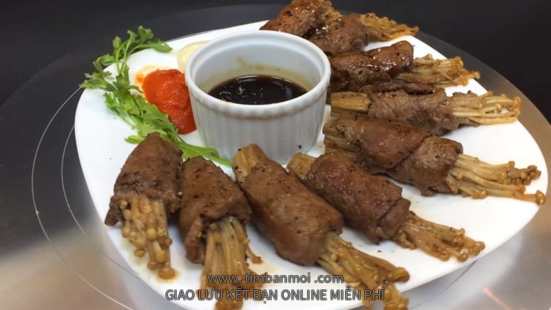 2 cách làm bò cuộn nấm kim châm áp chảo