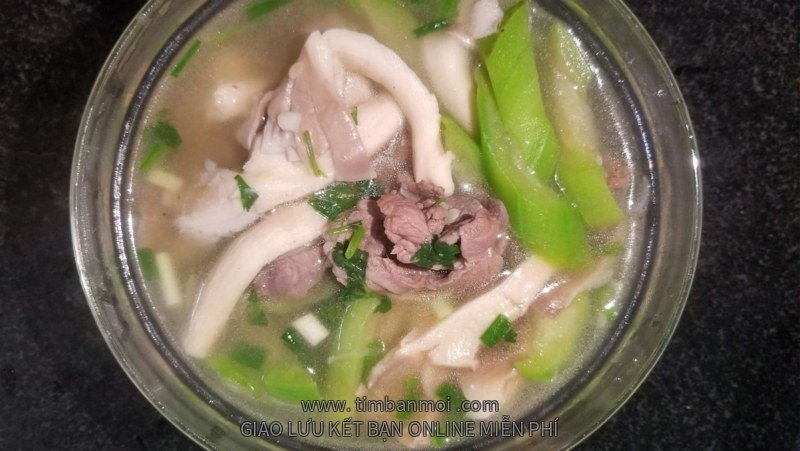 Canh mướp nấu thịt bò và nấm bào ngư