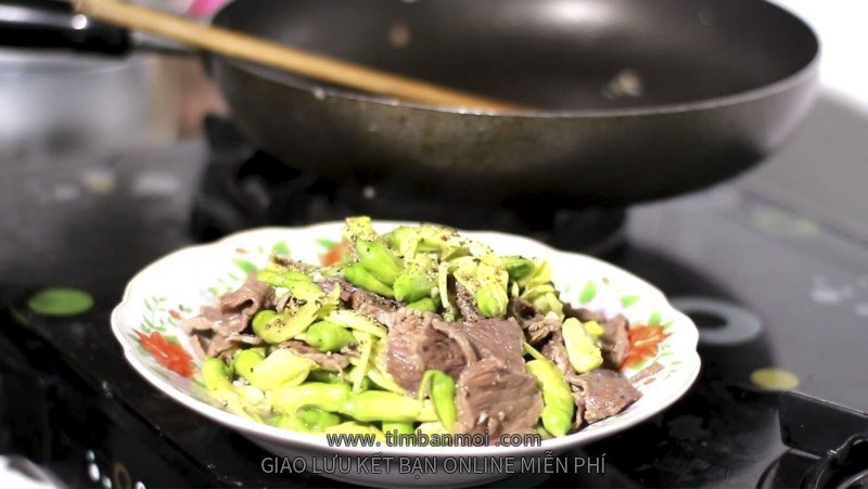 Thịt bò xào bông so đũa và thịt bò xào cải ngồng