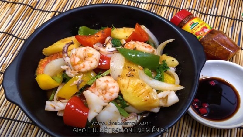 Hải sản xào chua ngọt