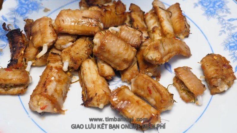 Cá mút đá nướng sa tế