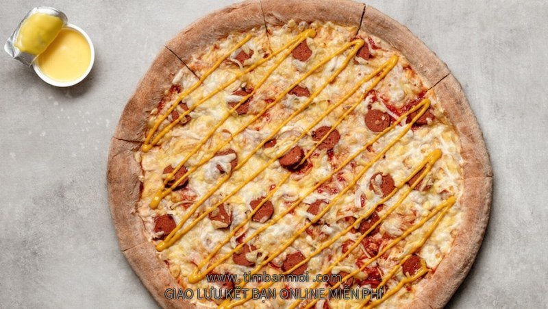 Pizza xúc xích viền phô mai